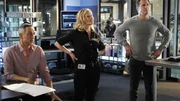 Wer hat Fred Blanchard umgebracht? Hodges (Wallace Langham, li.), Julie (Elisabeth Shue) und Nick (George Eads) stehen vor einem R&auml;tsel und versuchen die Puzzleteile des Falles zusammenzusetzen.