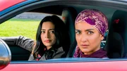 (v.li.): Briana Marin (Special Agent Aliyah de León), Medalion Rahimi (Special Agent Fatima Namazi). (v.li.): Briana Marin (Special Agent Aliyah de León), Medalion Rahimi (Special Agent Fatima Namazi).