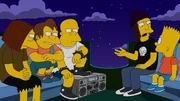 Eine Gruppe halbstarker Schl&auml;gertypen bedroht Bart (r.), der nat&uuml;rlich nicht ahnen kann, das ausgerechnet dieses Erlebnis seinem Vater Homer dessen jugendliche Energie zur&uuml;ckbringen wird ...