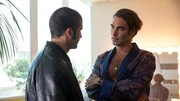 L-R: Jos&eacute; Antonio (&Aacute;lex Garc&iacute;a) und Caballero (Jon Kortajarena)