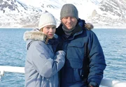 Im ewigen Eis taut die Liebe zwischen Martin (Michael Fitz) und Nina (Birge Schade) wieder auf.