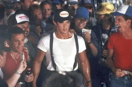 Lincoln Hawk (Sylvester Stallone, M.) f&auml;hrt nach Las Vegas, um an der Weltmeisterschaft im Armdr&uuml;cken teilzunehmen.