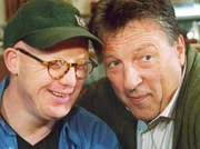 Ulrich Brenner (Hansjürgen Hürrig, links) kann nur staunen, was in seinem behinderten Sohn Tim (Bobi Brederlow) so alles steckt. Ulrich Brenner (Hansjürgen Hürrig, links) kann nur staunen, was in seinem behinderten Sohn Tim (Bobi Brederlow) so alles steckt.