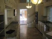 Um aus einem langweiligen, alten Haus ein Schmuckstück zu machen, müssen auch mal die Möbel weichen ...