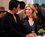Julian (Gilles Marini) und Claire (Julie Bowen)