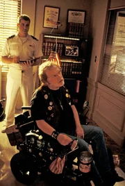 Bud Roberts, Jr. (Patrick Labyorteaux, l.), Willie Meizer (Kevin Conway)