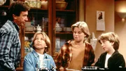 Tim (Tim Allen) muss sich um die Versorgung der Jungs (v.re.: Taran Noah Smith, Zachery Ty Bryan, Jonathan Taylor Thomas) und den Haushalt k&uuml;mmern, damit Jill sich auf eine Unipr&uuml;fung vorbereiten kann.