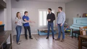 Vor vier Jahren zogen Ben und Erika mit ihrer Tochter in ihr Traumhaus. Damals waren die sieben Zimmer ein bisschen viel, heute nicht mehr: Inzwischen haben sie drei Kinder und es wird langsam eng. Die Property Brothers befinden sich in einem Haus voller Übergangslösungen - vom Fußboden bis hin zur Mini-Garderobe. Damit das Haus wieder zur Familie passt, muss die Raumaufteilung überarbeitet und Stauraum geschaffen werden. Drew und Jonathan sehen großes Potenzial im Haus der Familie. Die Verwandlung ist enorm und die Familie überglücklich. Vor vier Jahren zogen Ben und Erika mit ihrer Tochter in ihr Traumhaus. Damals waren die sieben Zimmer ein bisschen viel, heute nicht mehr: Inzwischen haben sie drei Kinder und es wird langsam eng. Die Property Brothers befinden sich in einem Haus voller Übergangslösungen - vom Fußboden bis hin zur Mini-Garderobe. Damit das Haus wieder zur Familie passt, muss die Raumaufteilung überarbeitet und Stauraum geschaffen werden. Drew und Jonathan sehen großes Potenzial im Haus der Familie. Die Verwandlung ist enorm und die Familie überglücklich.