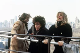 Ihr kreativer Rachefeldzug macht Brenda (Bette Midler, M.), Elise (Goldie Hawn, r.) und Annie (Diane Keaton, l.) viel Freude ...