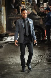 Marcus Bell (Jon Michael Hill)