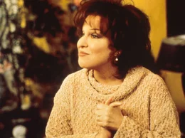 Die Zeiten als treusorgende Gattin sind vorbei, Brenda (Bette Midler) ist jetzt Mitglied im Club der Teufelinnen.