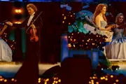 Walzerk&ouml;nig Andr&eacute; Rieu (links) verzaubert seine Zuschauer und Zuschauerinnen erneut mit einem wundersch&ouml;nen Weihnachtskonzert, direkt aus seiner Heimatstadt Maastricht.