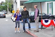 v.li.: Claire Dunphy (Julie Bowen), Phil Dunphy (Ty Burrell), Duane Bailey (David Cross). v.li.: Claire Dunphy (Julie Bowen), Phil Dunphy (Ty Burrell), Duane Bailey (David Cross).