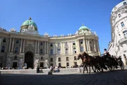 Die Hofburg in Wien gehört zu den größten Schlossanlagen der Welt. 700 Jahre lang war sie Machtzentrum der Habsburger-Dynastie. Unter dem ehemaligen Kaiserpalast verbergen sich geheimnisvolle Gänge und Keller. Die Hofburg in Wien gehört zu den größten Schlossanlagen der Welt. 700 Jahre lang war sie Machtzentrum der Habsburger-Dynastie. Unter dem ehemaligen Kaiserpalast verbergen sich geheimnisvolle Gänge und Keller.