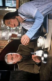 Felix hört sich Alexanders Meinung über Frauen an.