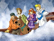 Scooby-Doo (2.v.l.), Shaggy Rogers (m.), Daphne Blake (2.v.r.), Fred Jones (r.)
