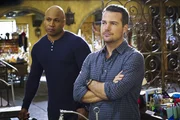 Callen (Chris O'Donnell, r.) und Sam (LL Cool J, l.) m&uuml;ssen einen verurteilten kubanischen Spion fassen.