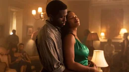 Y&rsquo;lan Noel (Isaac Jefferson, jung), Chant&eacute; Adams (Christina Eames, jung).