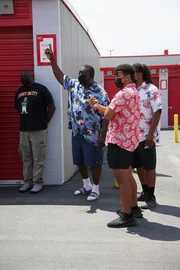 Kenny Crossley(i.) Ivy Calvin und seinen S&ouml;hnen