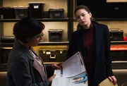 Special Agent Hana Gibson (Keisha Castle-Hughes, l.); Special Agent Kristin Gaines (Alexa Davalos, r.)