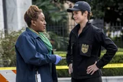 Als ein NCIS-Agent w&auml;hrend einer Eskort-Mission ums Leben kommt, beginnen Brody (Zoe McLellan, r.) und Wade (CCH Pounder, l.) mit den Ermittlungen ...