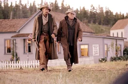 Kevin Costner (l),  Robert Duvall (r).