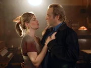 hr-fernsehen ELVIS UND DER KOMMISSAR Folge 5, Das Mädchen mit den blonden Haaren, Sechsteilige Sendereihe, Deutschland 2007, Regie: Ulrich Zrenner, am Donnerstag (01.03.12) um 23:15 Uhr. Feierabend im "Nolte Eck": Wirtin Anja (Birge Schade, l.) hat Behringer (Jan Gregor Kremp, r.) endlich einmal zu einem Tanz überreden können. hr-fernsehen ELVIS UND DER KOMMISSAR Folge 5, Das Mädchen mit den blonden Haaren, Sechsteilige Sendereihe, Deutschland 2007, Regie: Ulrich Zrenner, am Donnerstag (01.03.12) um 23:15 Uhr. Feierabend im "Nolte Eck": Wirtin Anja (Birge Schade, l.) hat Behringer (Jan Gregor Kremp, r.) endlich einmal zu einem Tanz überreden können.