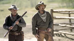 Boss Spearman (Robert Duvall, links) und Charley Waite (Kevin Costner, rechts) ziehen in den Kampf gegen eine &Uuml;bermacht.