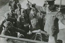 1942 werden vor allem &auml;ltere Familienv&auml;ter zum Dienst in Reservepolizei-Bataillone einberufen. F&uuml;r einen Einsatz in der Wehrmacht eignen sie sich aus der Sicht der milit&auml;rischen F&uuml;hrung nicht mehr.