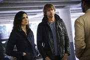 Ermitteln, um herauszufinden, wer hinter Sam her ist: Deeks (Eric Christian Olsen, M.) und Kensi (Daniela Ruah, l.) ...