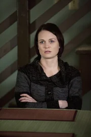 Musste mit ansehen, wie ihr Mann in einer Kirche umgebracht wurde: Meg Collins (Sprague Grayden) ... Musste mit ansehen, wie ihr Mann in einer Kirche umgebracht wurde: Meg Collins (Sprague Grayden) ...