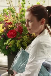 Lexie (Chyler Leigh) verbringt ihre Zeit damit, Gegenstände aus dem Krankenhaus mitgehen zu lassen um ihre Bude wohnlicher zu gestalten, denn sie möchte George unbedingt als Freund und Mitbewohner behalten ... Lexie (Chyler Leigh) verbringt ihre Zeit damit, Gegenstände aus dem Krankenhaus mitgehen zu lassen um ihre Bude wohnlicher zu gestalten, denn sie möchte George unbedingt als Freund und Mitbewohner behalten ...