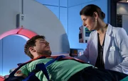 Ein Mann (Constantin L&uuml;cke) wurde ohne Papiere bewusstlos in die Sachsenklinik eingeliefert. Als Dr. Maria Weber (Annett Renneberg) ein CT machen m&ouml;chte, wacht er auf, doch er kann die Frage, wer er ist, nicht beantworten.