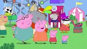 Vorne, l-r: Daddy Pig, Mummy Pig, Peppa Pig, George Pig