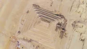 Sie soll aussehen wie eine Treppe, die in den Himmel ragt - die erste Steinpyramide der Weltgeschichte: Sakkara. Sie soll aussehen wie eine Treppe, die in den Himmel ragt - die erste Steinpyramide der Weltgeschichte: Sakkara.