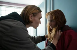 Nachdem sie ihn bestohlen hat, macht Jens (Alexander Virenhem) Joanna (Nikki Hanseblad) unmissverst&auml;ndlich klar, dass er seine Drogen, oder sein Geld zur&uuml;ckhaben will.