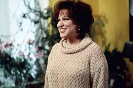 Die Zeiten als treusorgende Gattin sind vorbei, Brenda (Bette Midler) ist jetzt Mitglied im Club der Teufelinnen.
