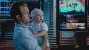 Muss als Babysitter während der Ermittlungen herhalten: Danny (Scott Caan) ... Muss als Babysitter während der Ermittlungen herhalten: Danny (Scott Caan) ...