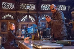 Maria Hill (Cobie Smulders, l.); Nick Fury (Samuel L. Jackson, r.)