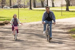 Young Katie (Kylie Rogers) und Jake Davis (Russell Crowe)