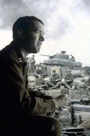 Bei der Landung an dem kleinen Strandabschnitt in der Normandie im Jahr 1944 kommt es zwischen den deutschen Truppen und den Alliierten zu einem gnadenlosen Kampf. In dem heillosen Durcheinander versucht Captain Miller (Tom Hanks), einen k&uuml;hlen Kopf zu bewahren ...