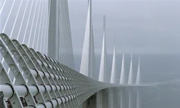Das Viadukt von Millau (Frankreich) wurde von Norman Foster gestaltet.