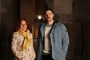 Prof. Christina Antenhofer von der Universit&auml;t Salzburg mit "P.M. Wissen" Reporter Philipp McAllister.