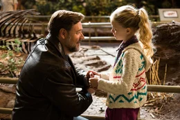 Jake Davis (Russell Crowe), Young Katie (Kylie Rogers)