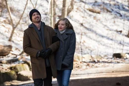 Cameron (Aaron Paul), Katie Davis (Amanda Seyfried)