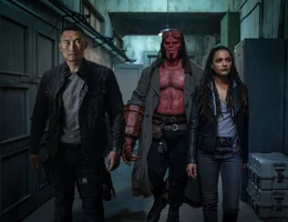 L-R: Ben Daimio (Daniel Day Kim), Hellboy (David Harbour) und Alice Monaghan (Sasha Lane)