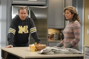 Die Baxters wurden nicht zu der Party ihrer Nachbarn eingeladen. Vanessa (Nancy Travis, r.) findet heraus, dass Mikes (Tim Allen, l.) Verhalten bei der letzten Party dafür verantwortlich ist. Wird er das wieder gerade biegen können?