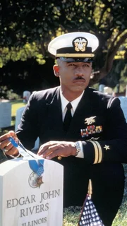 Lt. Curtis Rivers (Montel B. Williams)