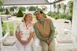 L-R: Frau Moratschek (Margarethe Tiesel), K&uuml;stner (Gregor Blo&eacute;b).