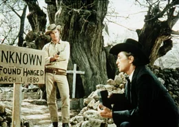 Nick Evers (Roddy McDowall, l.) bedroht den trauernden Prediger Rudd (Robert Mitchum, r.) mit einer Waffe - doch der ist gef&auml;hrlicher, als er aussieht ...